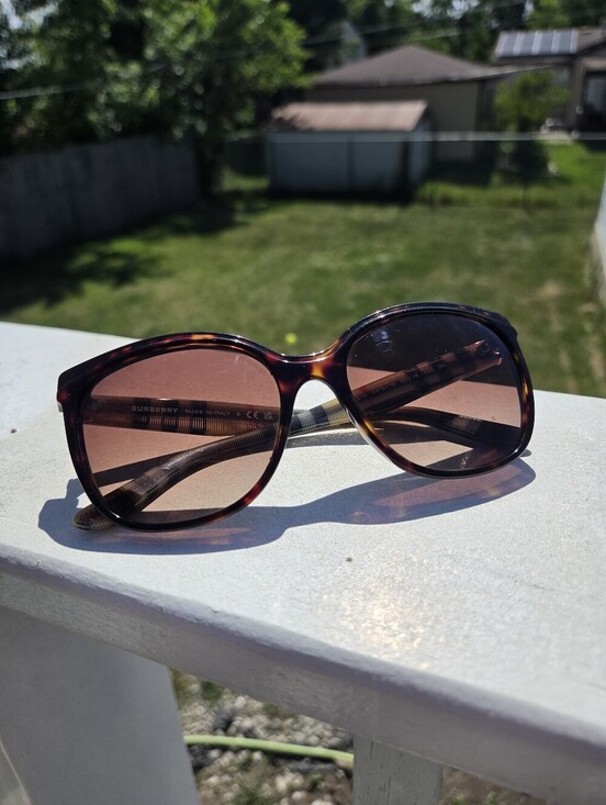 Burberry B 4270 Tortoise Sunglasses Nova Check Plaid Italy READ FLAW NO CASE main image 8